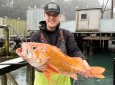 Рыбак поймал окуня-рекордсмена