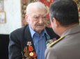 В Уральске гвардейцы поздравили ветерана войны с Днем Победы