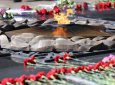 В Актау разгорелся скандал из-за выброшенных цветов у "Вечного огня"