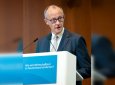 Немецкий суд оштрафовал пользователей Facebook за оскорбления канцлера Мерца