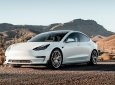 Tesla на скорости 117 км/ч влетела в жилой дом в США: погибла пенсионерка