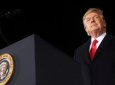 Трамп показал новую 100-долларовую купюру со своей подписью