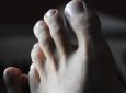 Женщина кусала мужа за пальцы ног и помогла ему выйти из комы