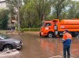 Улицы Усть-Каменогорска ушли под воду после мощного ливня (ВИДЕО)