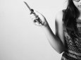 22-летнюю мать обвинили в убийстве двоих детей и нападении на третьего