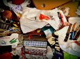 Мужчина подал в суд из-за захламленной квартиры соседа в Аксу