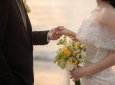 Банк, больница и метро: Китай необычно стимулирует браки