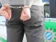 Сбили с ног и надели наручники: спецназ ошибочно задержал семью с ребенком
