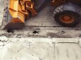 Пьяный водитель экскаватора устроил погром на частной территории в ВКО (ВИДЕО)