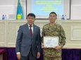 Аким Талдыкоргана наградил шестерых молодых солдат Нацгвардии