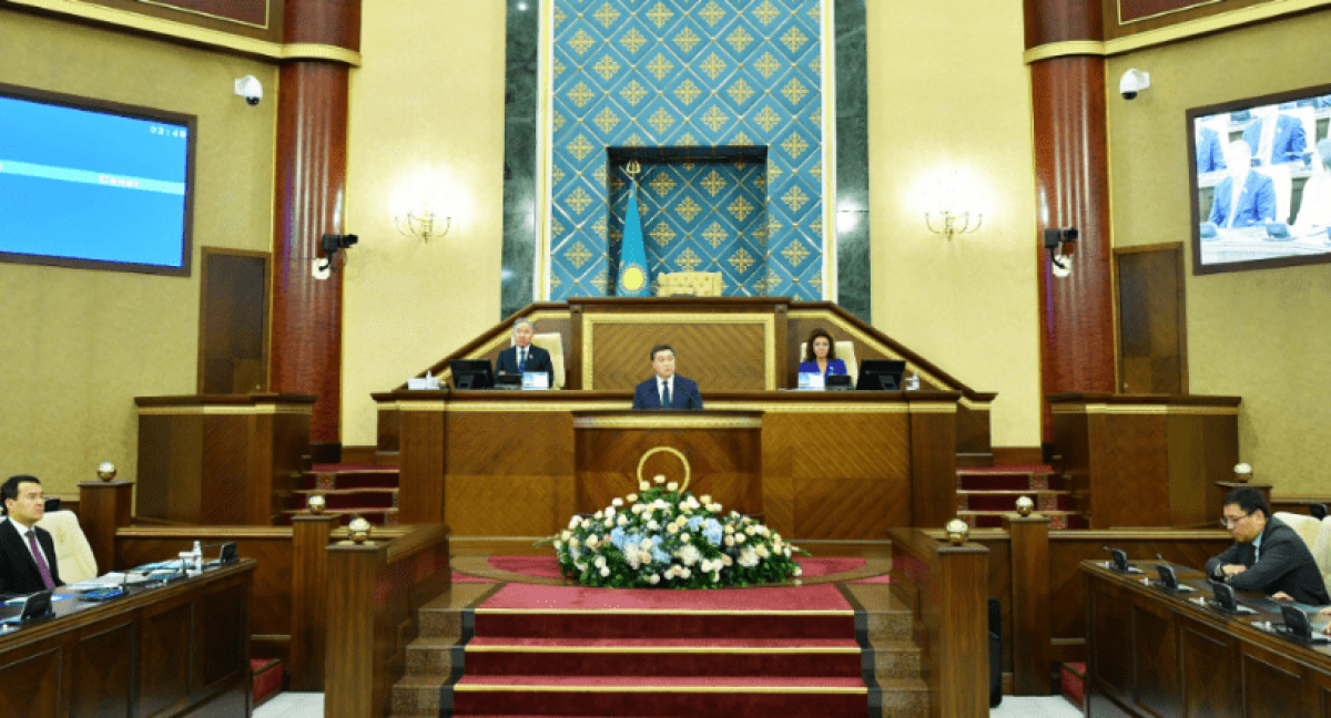 Аскар Мамин предложил внести корректировки в республиканский бюджет