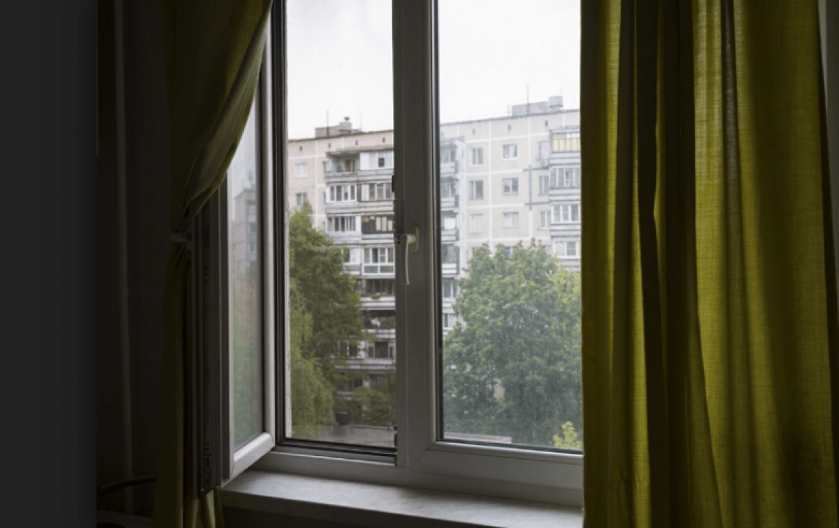 В Актобе ребенок выпал с восьмого этажа