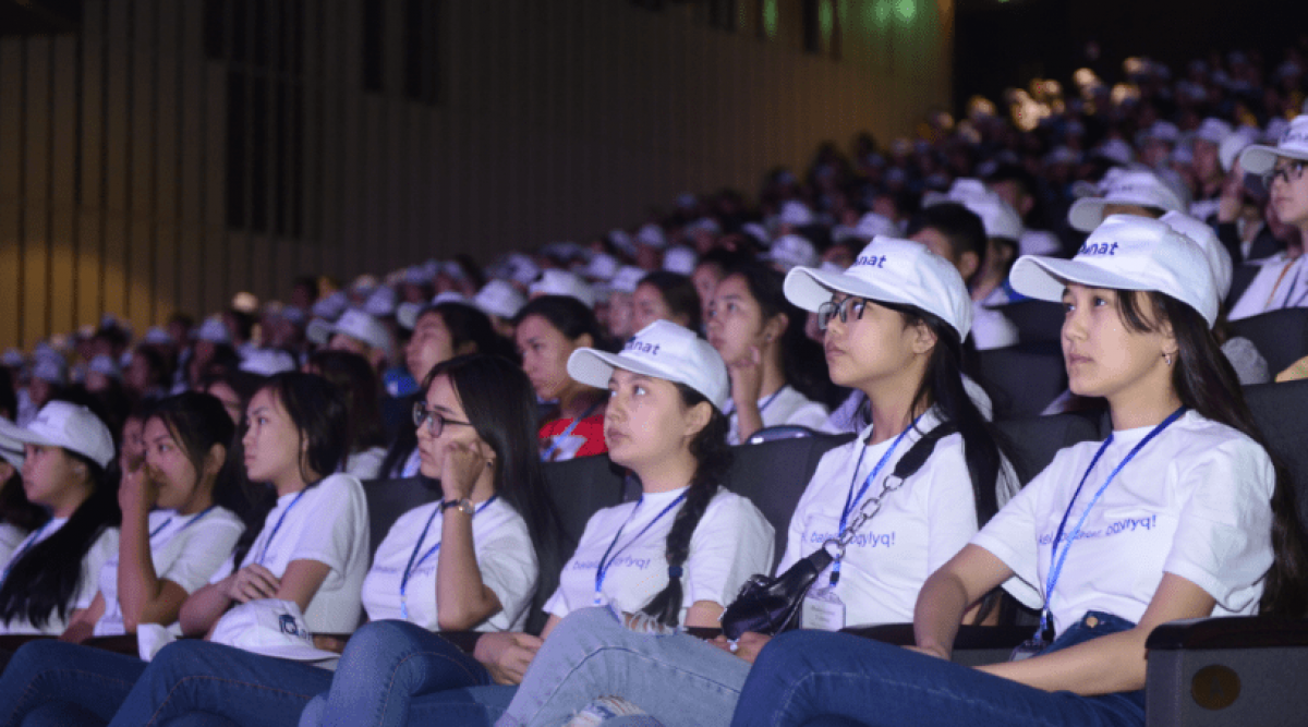 Более семи сотен лучших учеников из глубинки прибыли в Нур-Султан