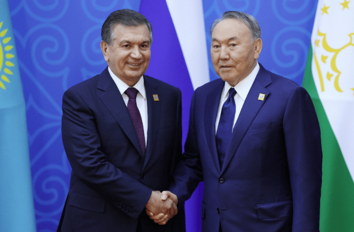 Мирзиёев поздравил Назарбаева с Днем рождения