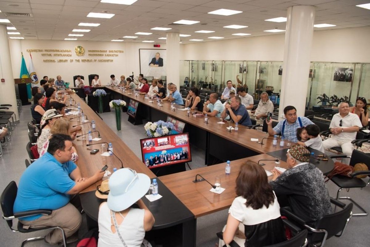 В Алматы презентовали дискуссионный клуб по изучению казахского языка «Мәміле»