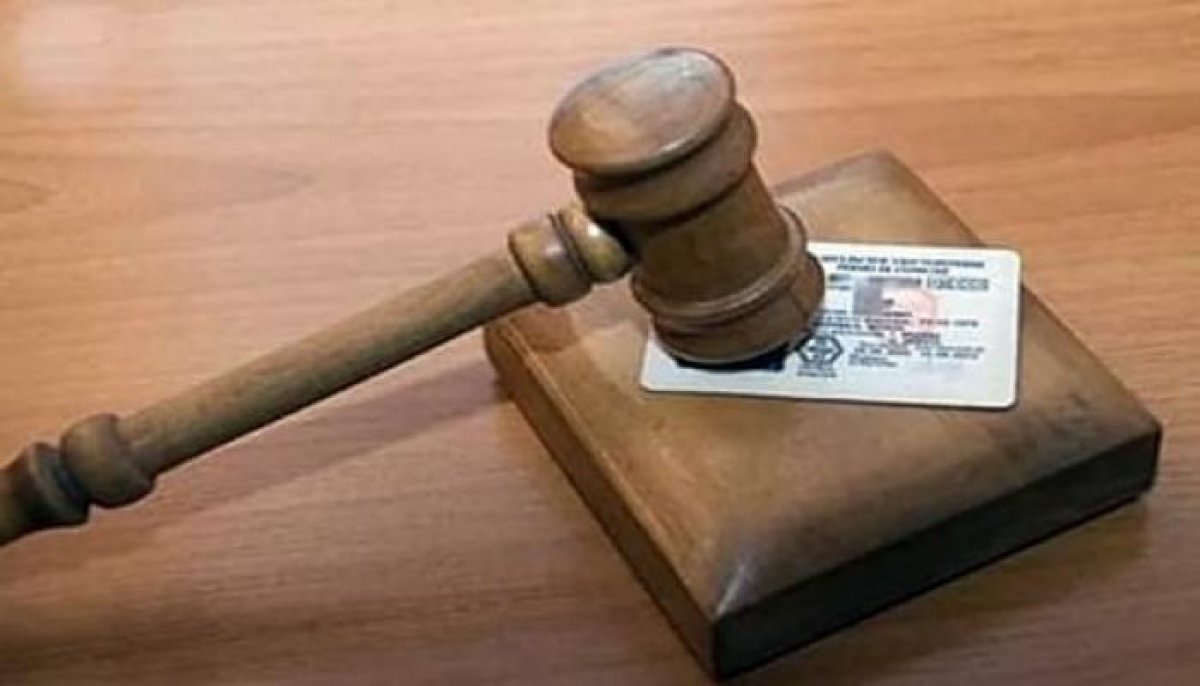 Аким курортного поселка лишен прав на вождение автомобиля