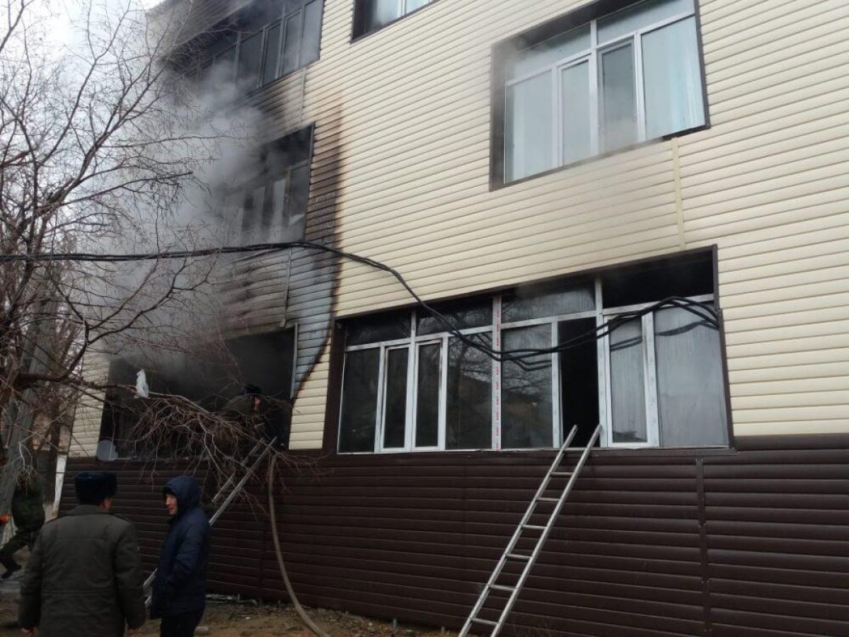 Больше 600 человек эвакуированы из-за пожара в школе Жезказгана