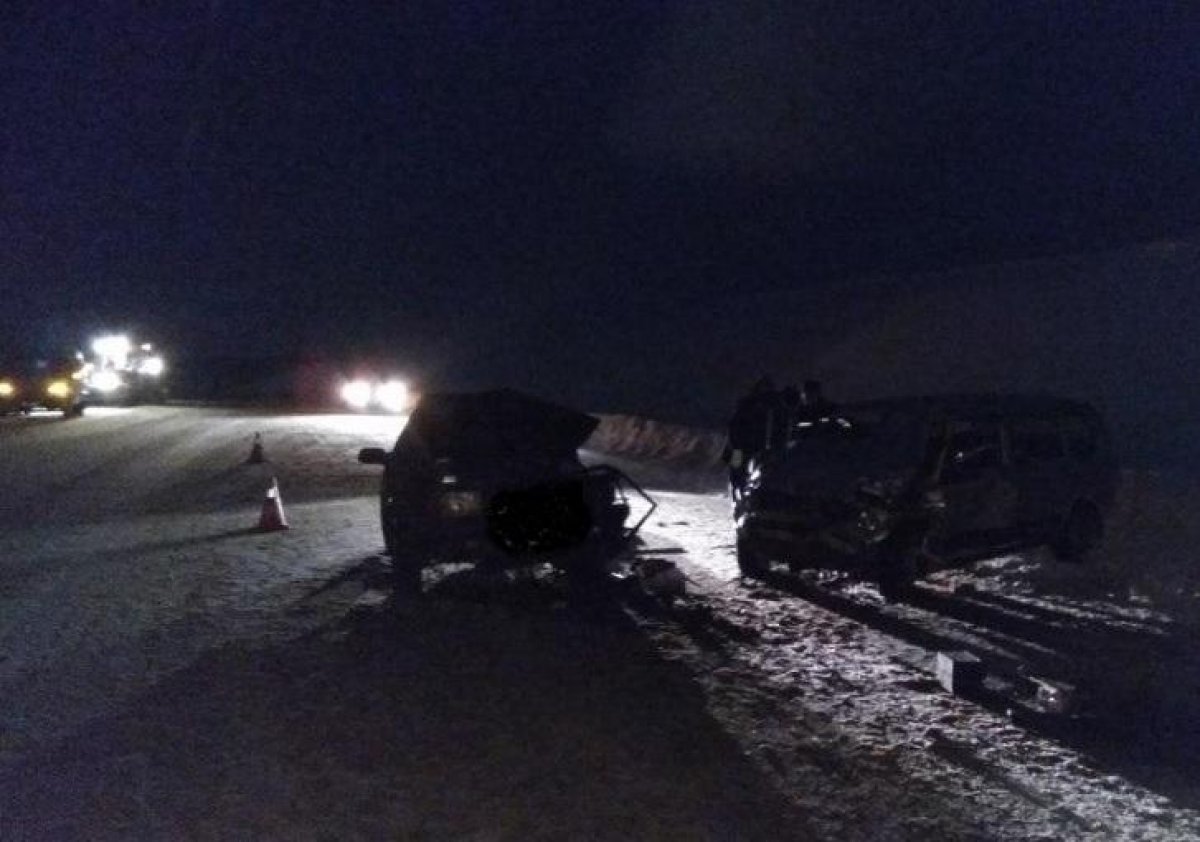 Аварии зимой ночью. Страшное ДТП ночь зима. В Удмуртии в ДТП погибла водитель ВАЗ 2107. Авария на Богородской окружной 2007 год Лада Калина и Валдай. ДТП С участием Лада Гранта на трассе Кропоткин Армавир 14.07.2022.