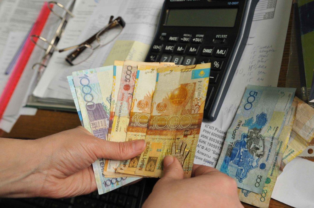 Алматинку развела на 27 миллионов тенге "гадалка" из России