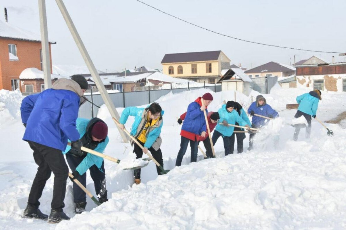 5000 человек в выходной помогли расчистить дворы и улицы Нур-Султана от снега