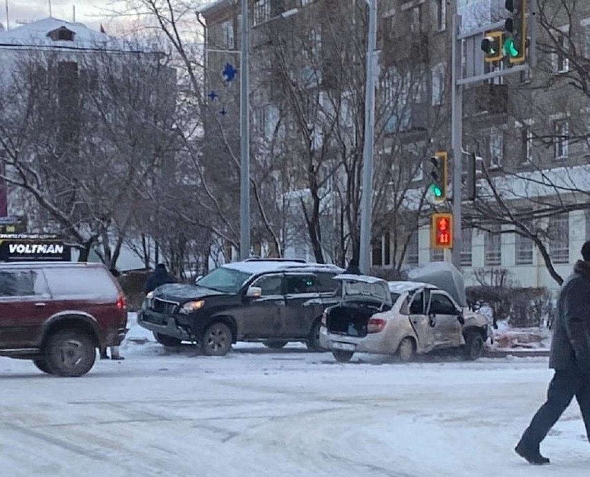 Пассажирка и водитель пострадали в результате страшного ДТП в Петропавловске