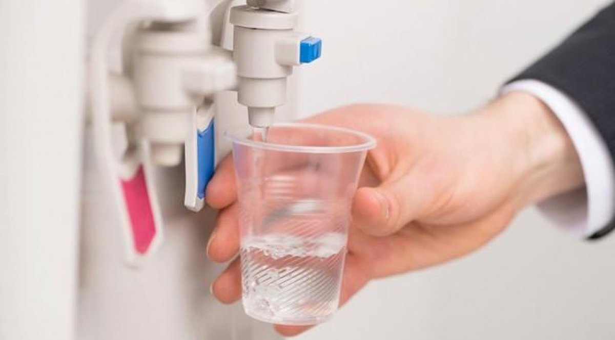 Первоклассникам из бедных семей запрещали пить воду из кулера в Липецке