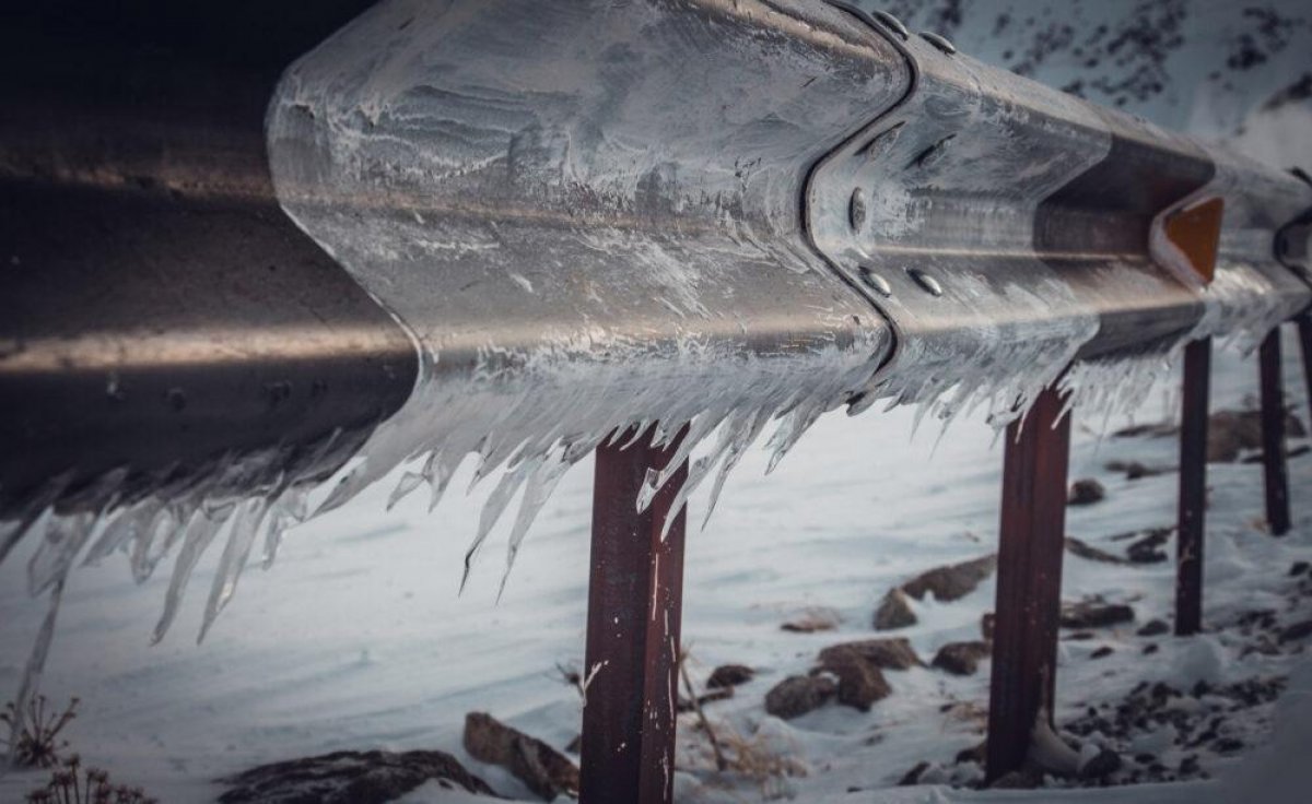 На шести участках республиканских трасс ограничили движение