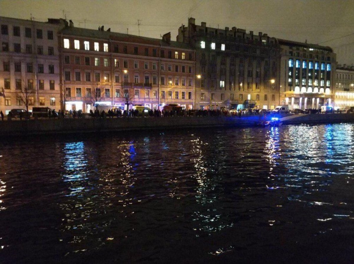 Узбек сбросил женщину в воду, полез ее спасать и умер