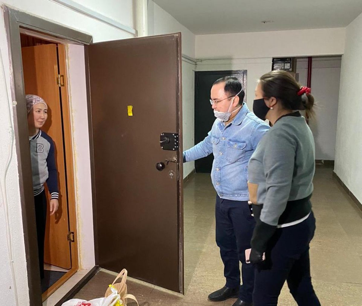 Волонтеры МК «Jas Otan» организовали бесконтактную доставку продуктов в Нур-Султане