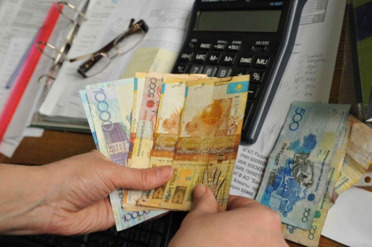 Нацбанк назвал официальный курс тенге на 27 марта