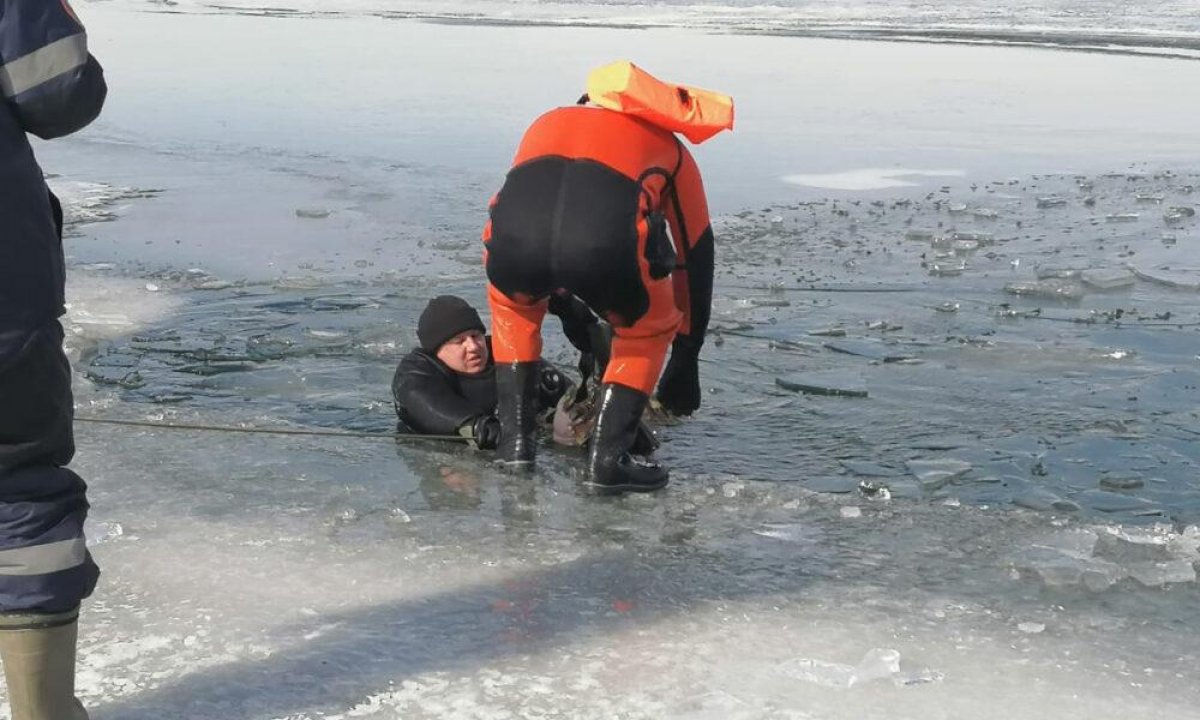 Двое мужчин погибли подо льдом в Карагандинской области