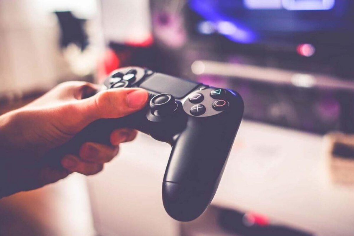 Блогер собрал около 100 млн тенге на борьбу с коронавирусом, играя в приставку 28 часов кряду