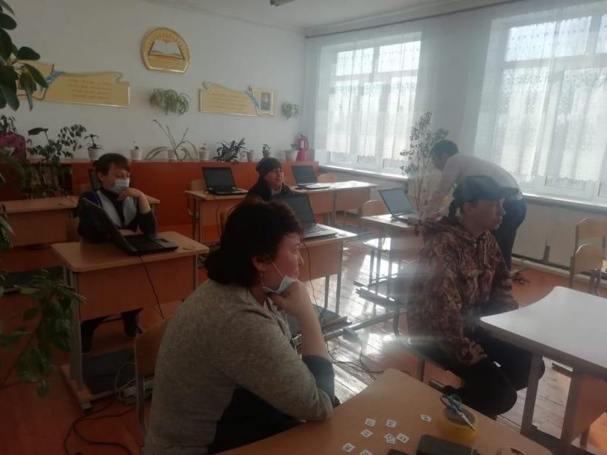 Сельским школьникам в СКО выдали ноутбуки для онлайн-учебы