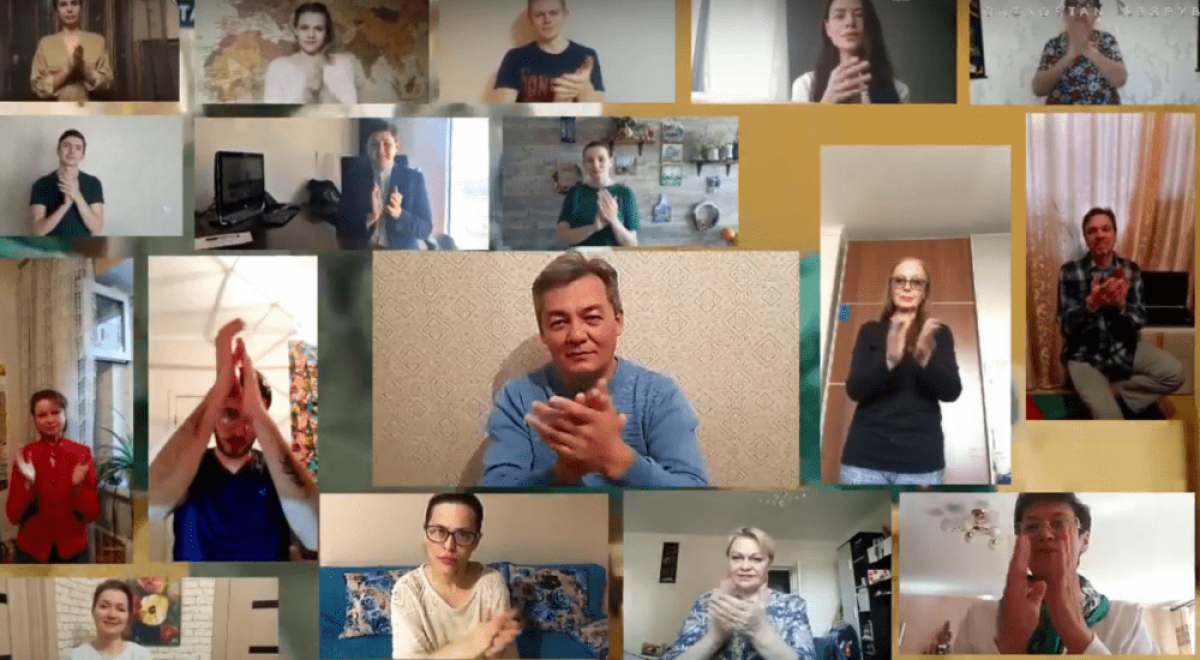 Актеры театра в Нур-Султане аплодируют врачам за их работу