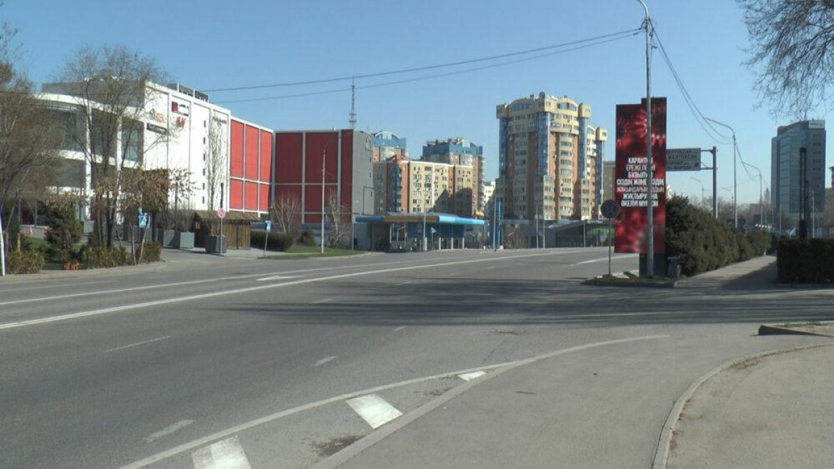 Во время карантина количество авто на дорогах Алматы уменьшилось в пять раз