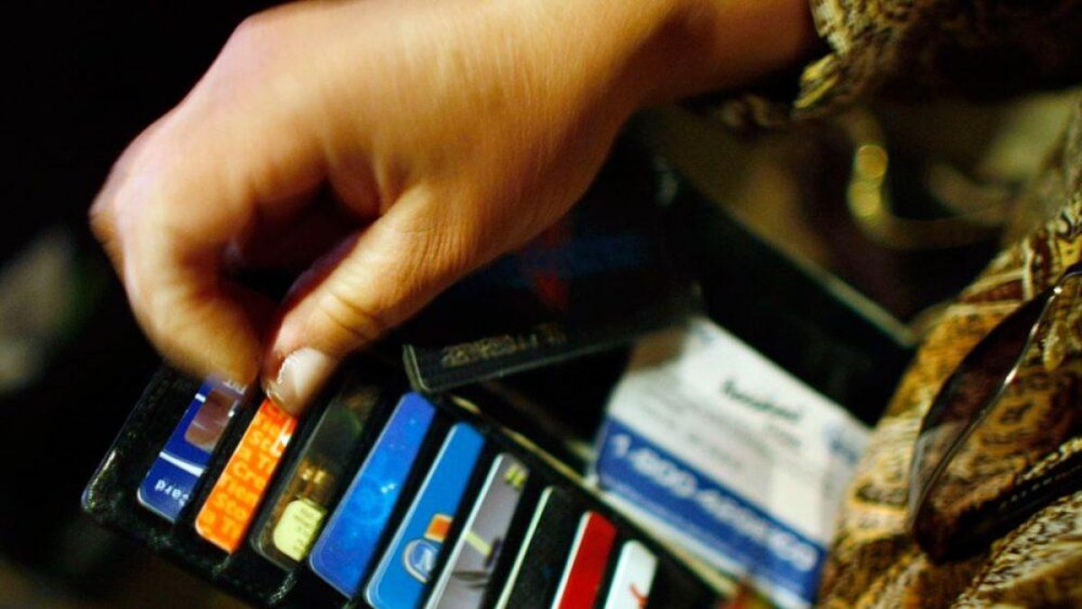 Почти все получатели 42 500 тенге имеют платежные карты