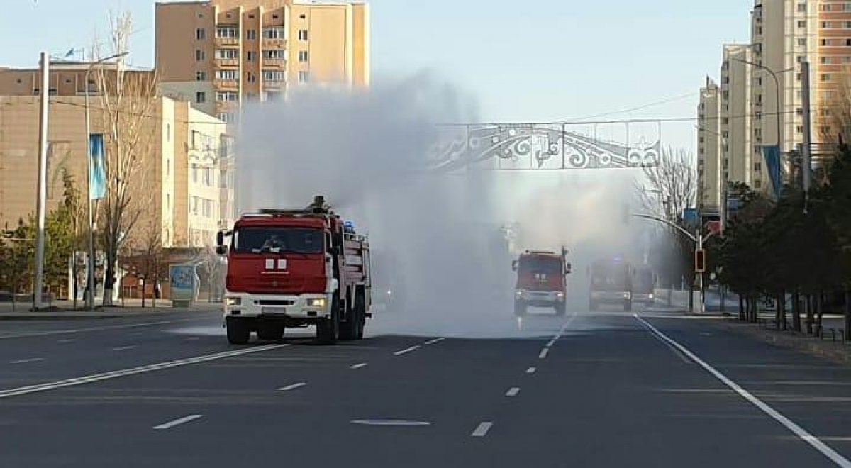 Пожарные расчеты продезинфицировали улицы Нур-Султана
