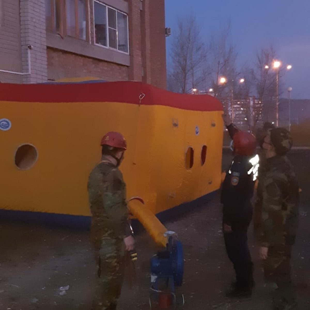 Выброситься с детьми из окна девятиэтажки угрожал житель Усть-Каменогорска