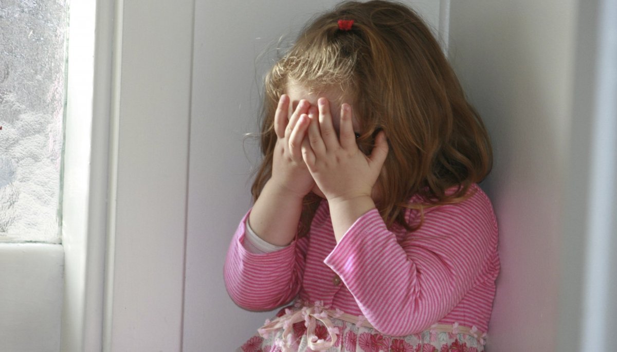 В Нур-Султане 4-летнюю девочку избил бывший ухажер матери: в ситуацию вмешался акимат