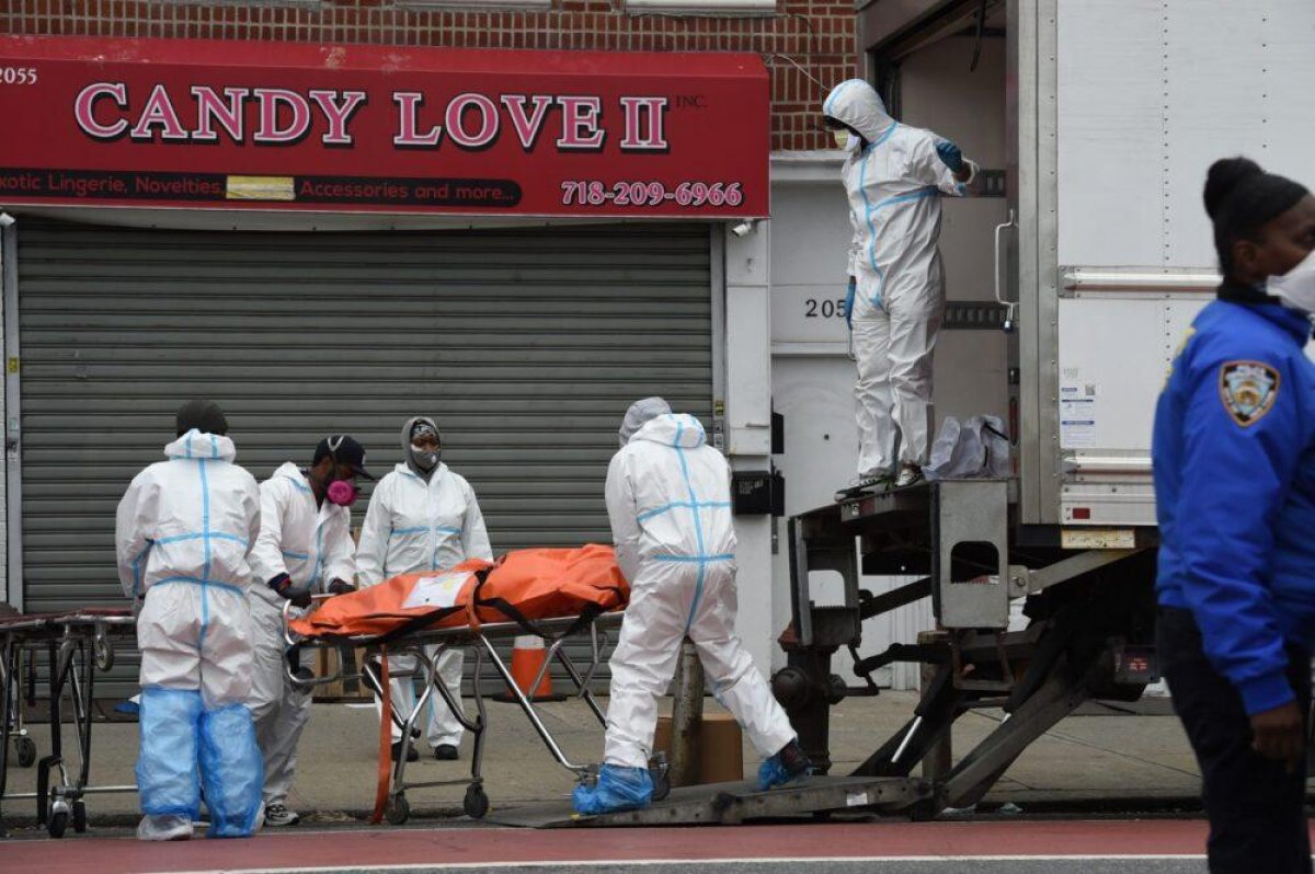 В Нью-Йорке обнаружены грузовики с разлагающимися телами