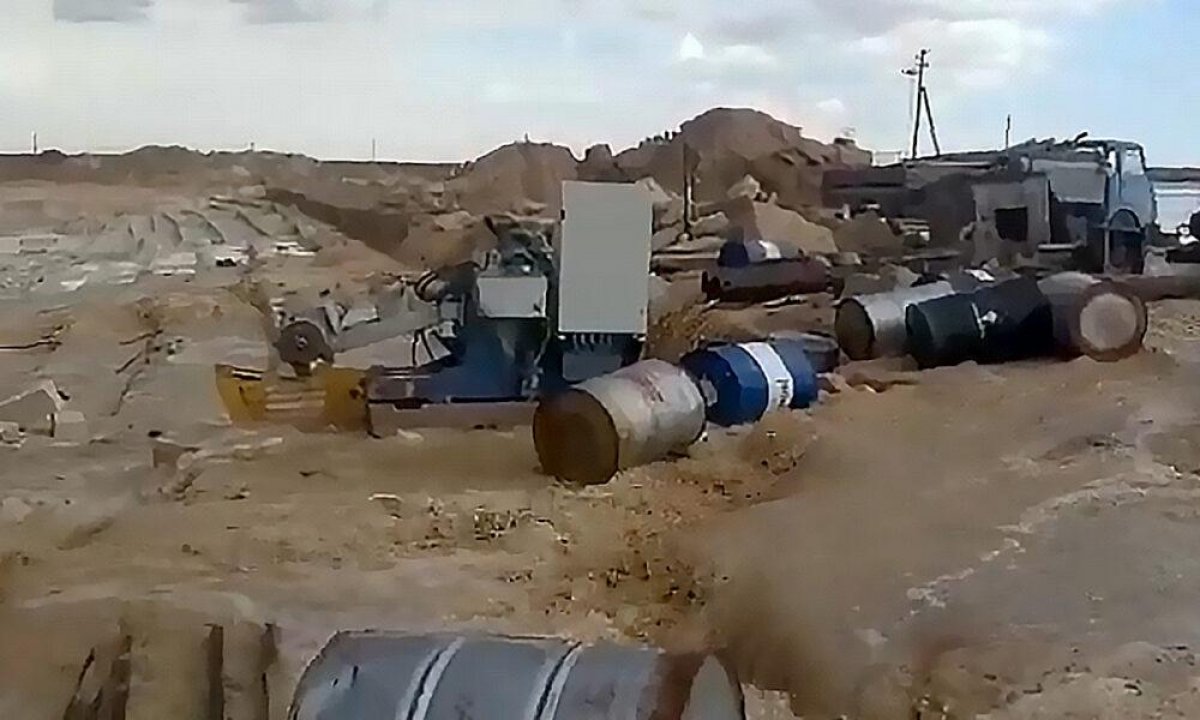 Дождевыми водами затопило карьер в Мангистауской области