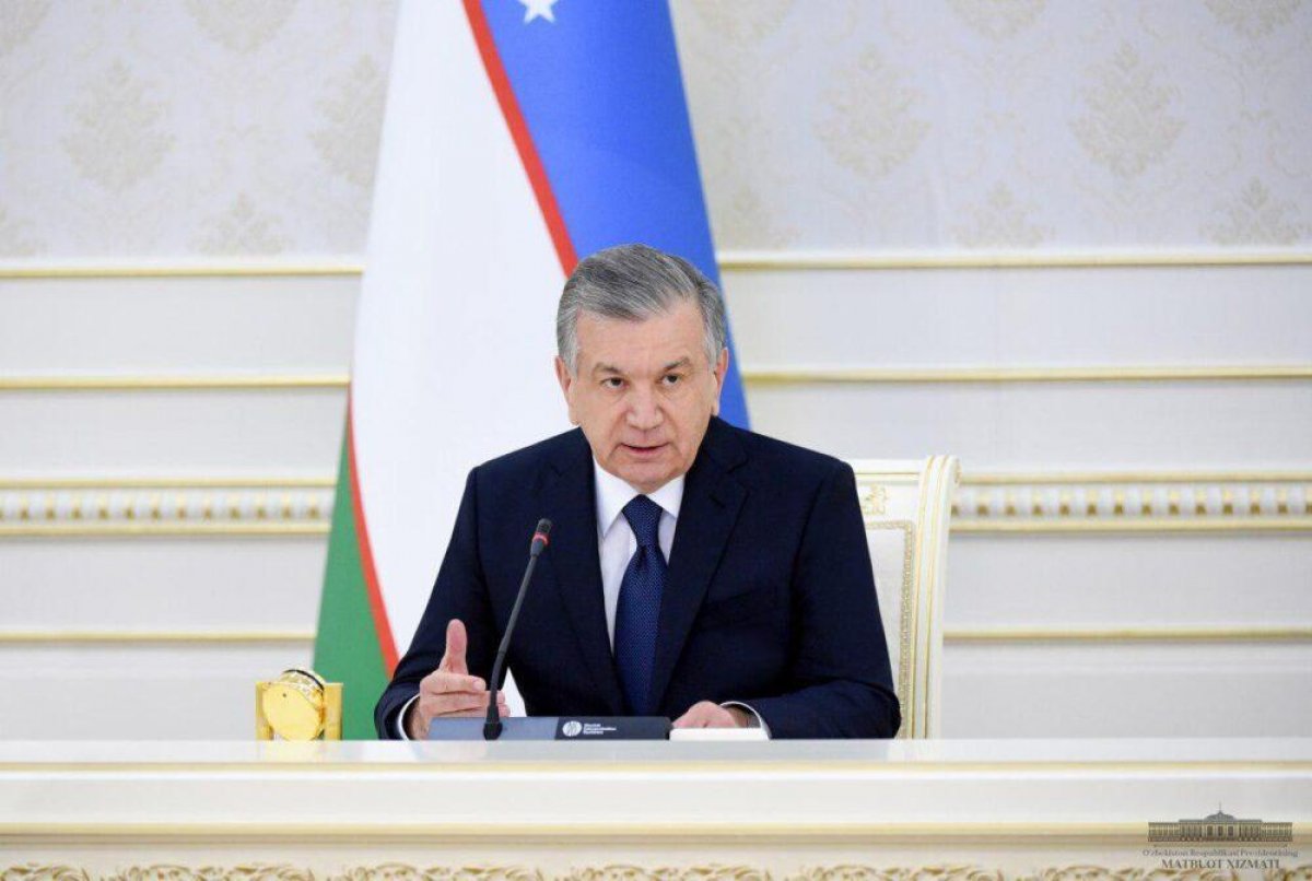 «У нас все еще карантин» - президент Узбекистана запретил снимать маски