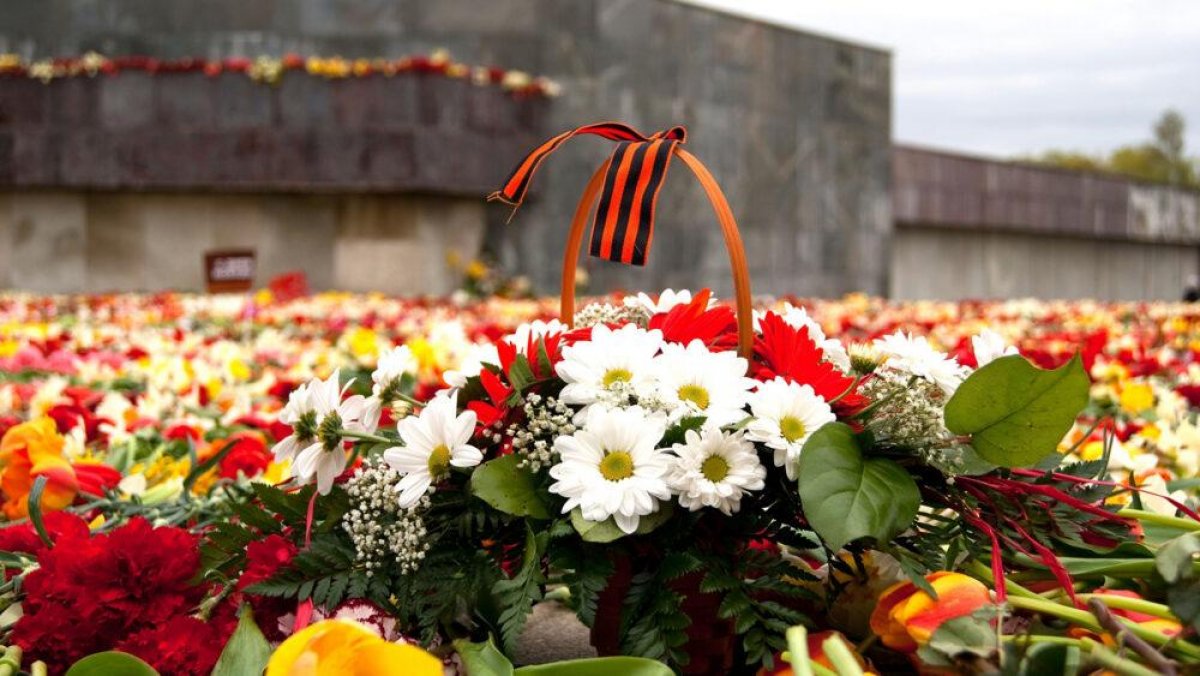 Алматинцев призвали 9 мая не ездить на кладбища и не возлагать цветы в парке 28 панфиловцев
