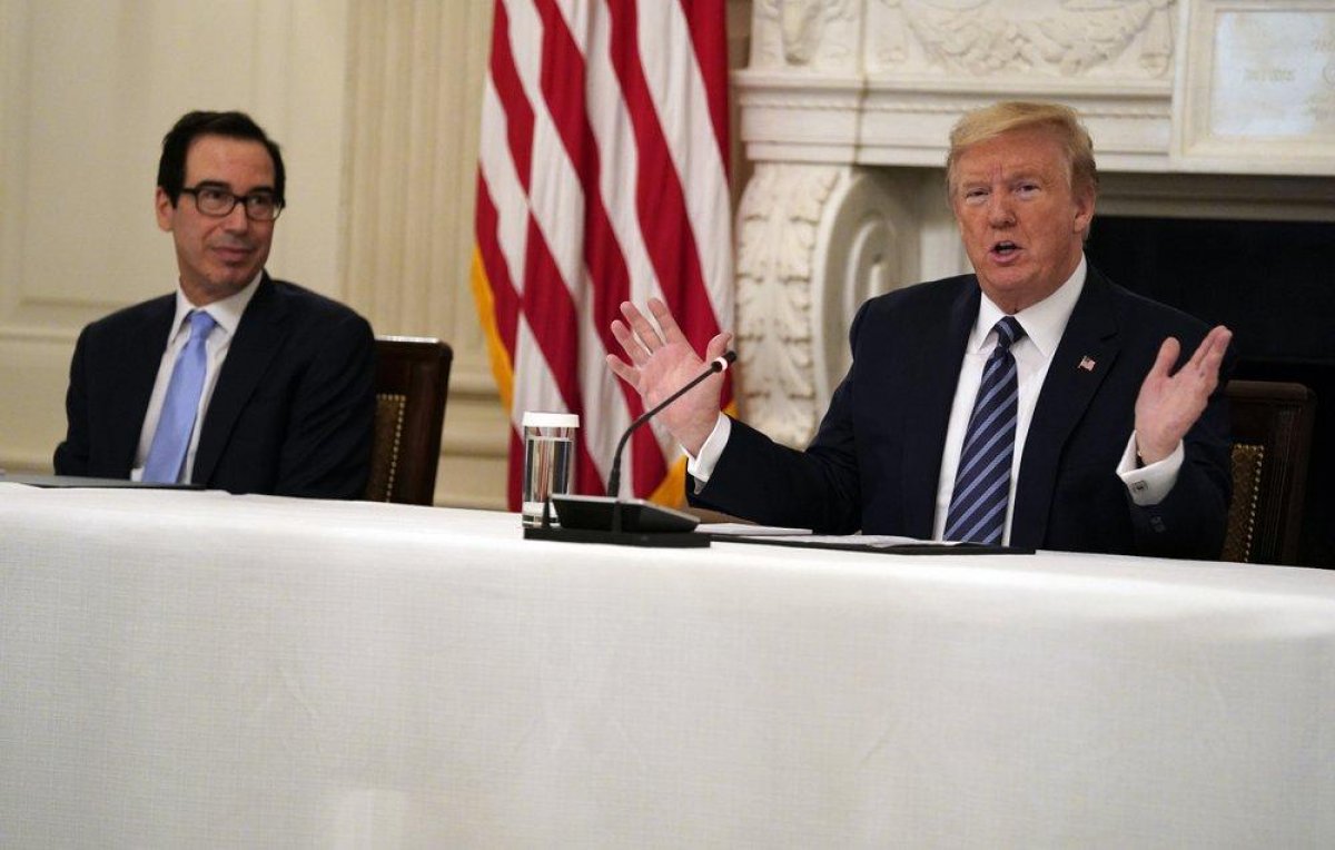 Трамп планирует отправить другим странам в июле 8 тысяч аппаратов ИВЛ