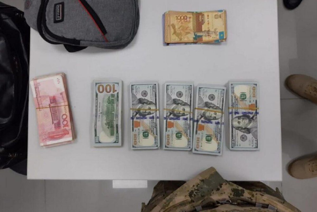 Казахстанец пытался вывезти в Китай почти 50 тысяч долларов