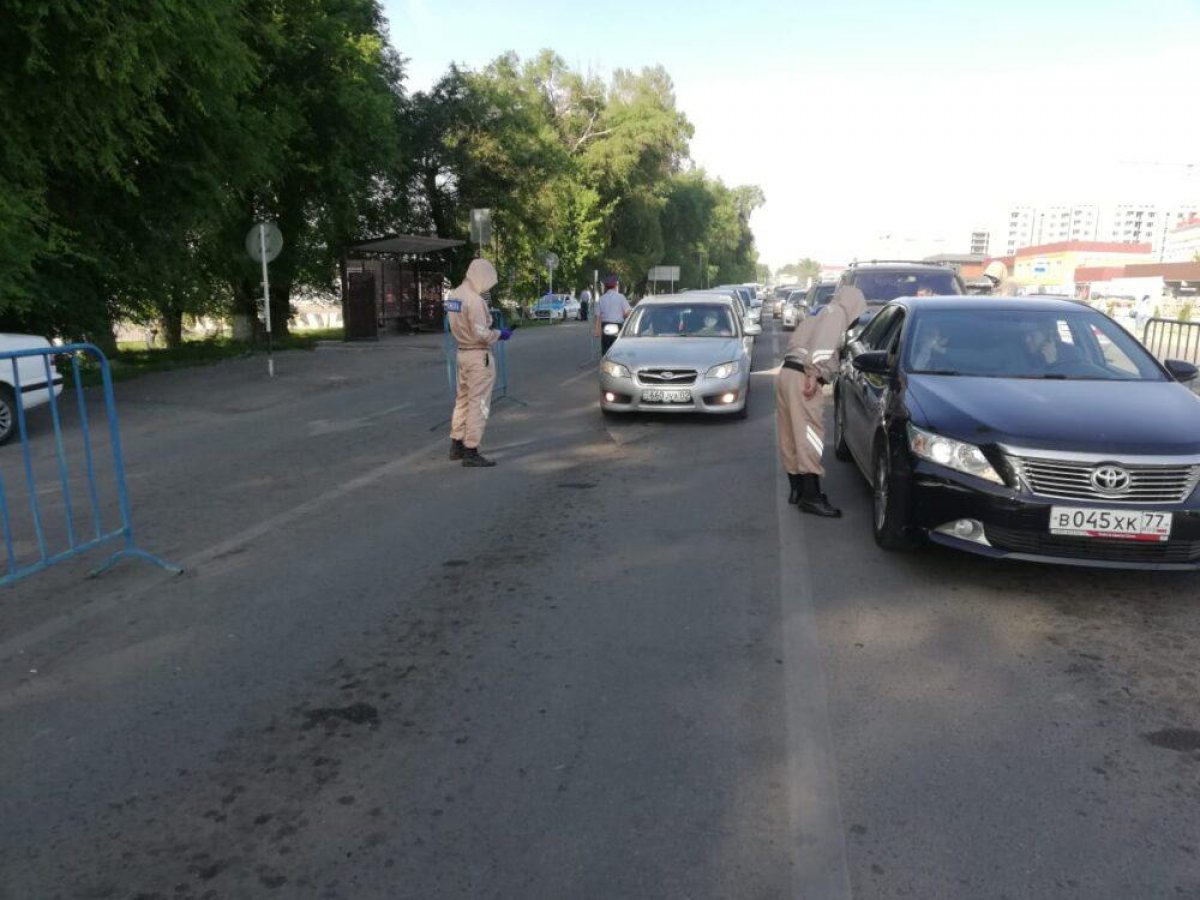 В Алматы полицейских на блокпостах стало вдвое больше