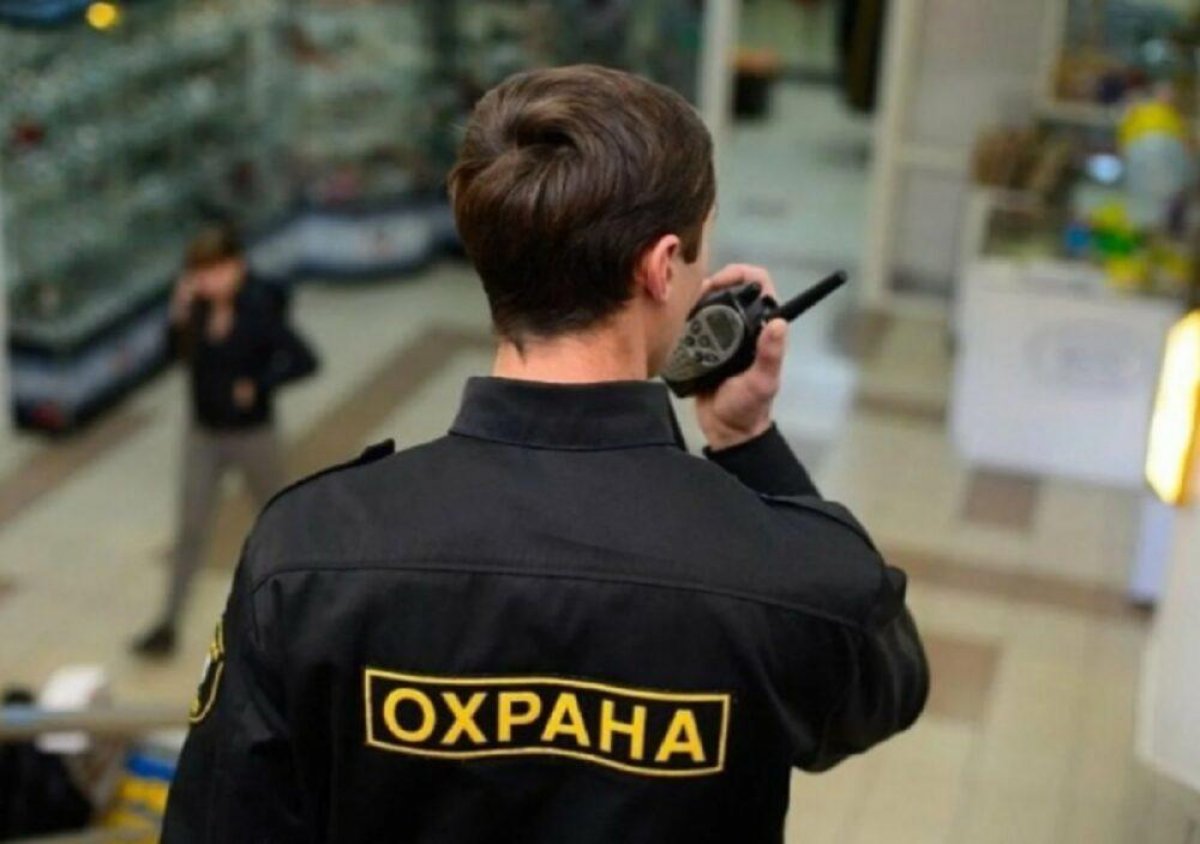 Покупатели сцепились с охранниками торгового дома Экибастуза из-за отсутствия маски