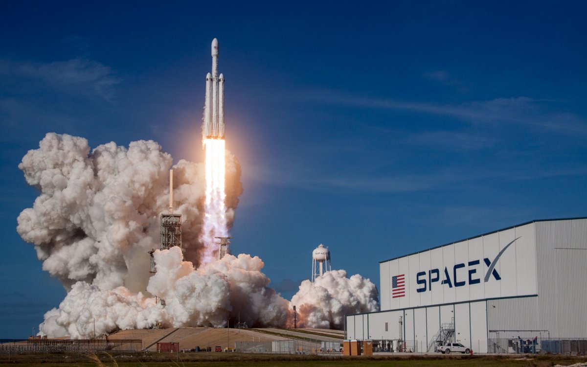 SpaceX запустит 60 спутников Starlink для глобального интернета 12 июня
