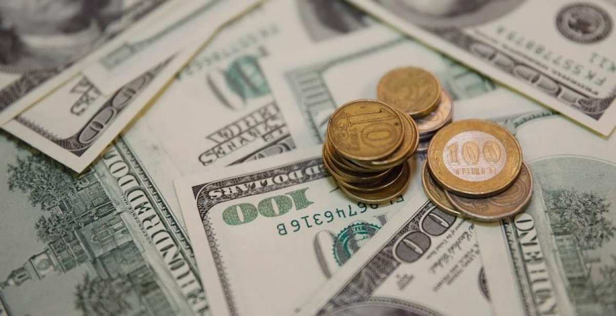 В Казахстане за неделю курс доллара упал на 11 тенге