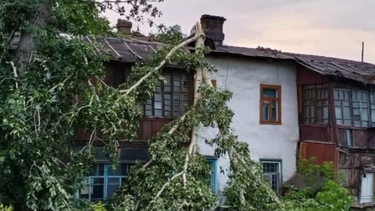 Разрушительный ураган в Аягозе: пострадали семь человек